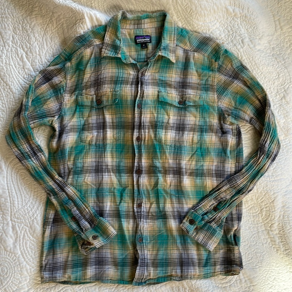 Patagonia 100% organic cotton men’s colorful plaid button down collared shirt M
